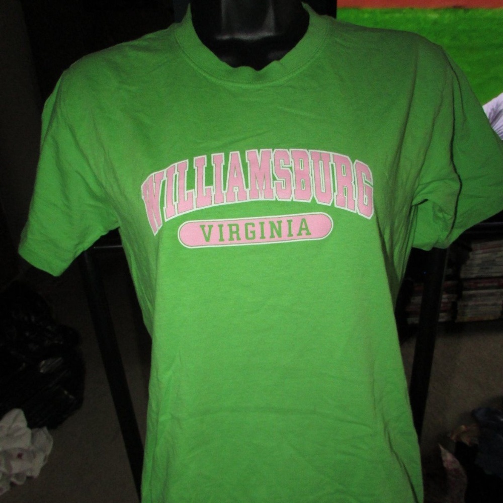 GIRLS WILLIAMSBURG VIRGINIA GREEN PINK T-SHIRT